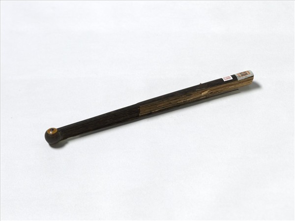 明錢穀畫蒼崖過雨　成扇