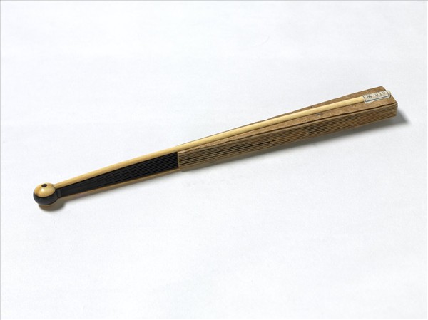 明文徵明畫雲山圖並自書五言律詩　成扇