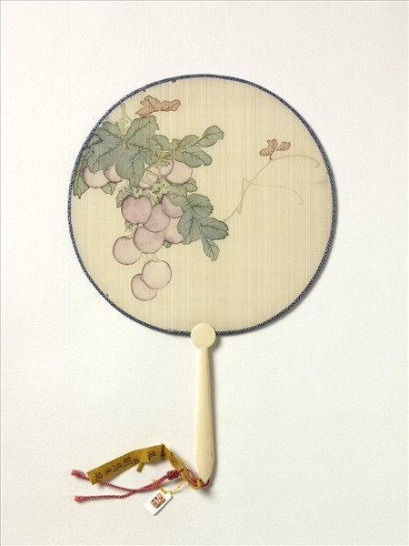 清人畫葡萄　成扇