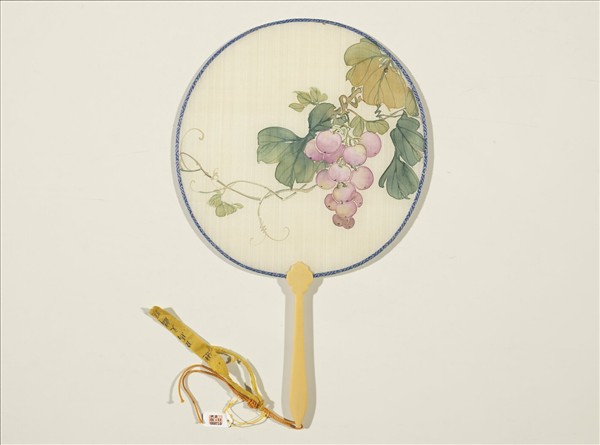 清人畫葡萄　成扇
