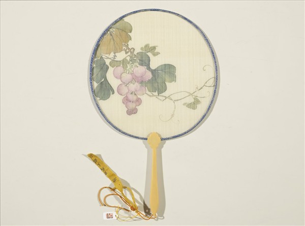 清人畫葡萄　成扇