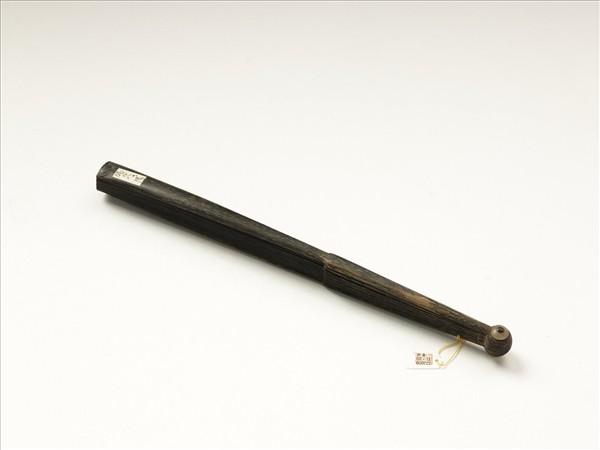 清梁國治書乾隆御製載月八首　成扇