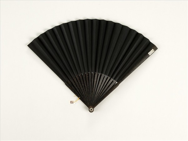 清彭元瑞書乾隆御製賦得輕鯈出水等詠魚詩二首　成扇