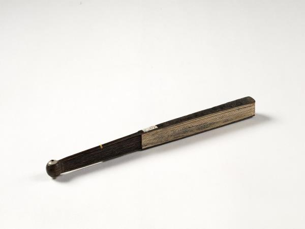 清錢汝誠書乾隆御製孔雀開屏錢維城畫山水　成扇　清錢汝誠書乾隆御製孔雀開屏