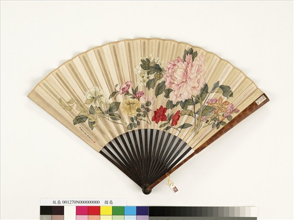 清永琰書乾隆御製詩碧桃等八首汪承霈畫花卉　成扇