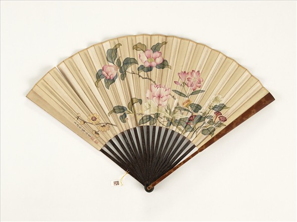 清永琰書乾隆御製詩玉簪等八首汪承霈畫花卉　成扇　汪承霈畫花卉