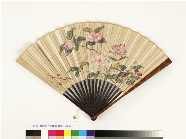 清永琰書乾隆御製詩玉簪等八首汪承霈畫花卉　成扇　汪承霈畫花卉