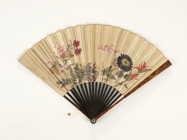 清永琰書乾隆御製詩魚兒牡丹等十首汪承霈畫花卉　成扇　永琰書乾隆御製詩魚兒牡丹等十首