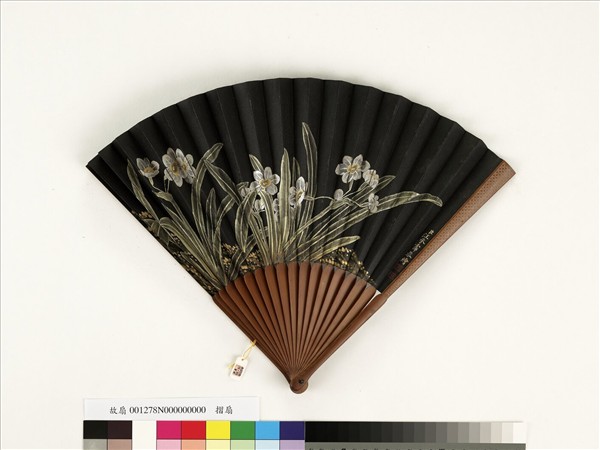 清永琰書乾隆御製樂壽堂汪承霈畫花卉　成扇