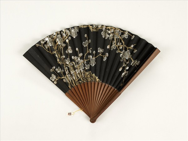 清人書乾隆御製新正樂壽堂畫花卉　成扇　清人書乾隆御製新正樂壽堂