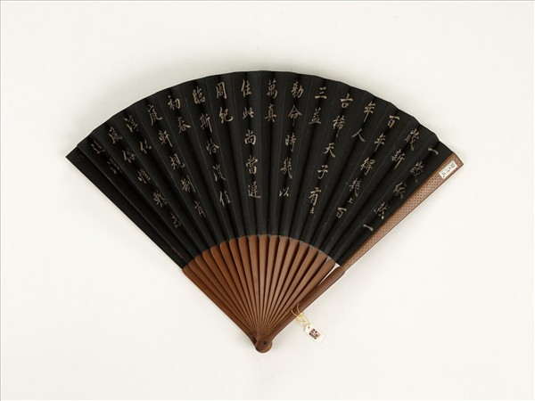 清人書乾隆御製新正樂壽堂畫花卉　成扇　清人書乾隆御製新正樂壽堂