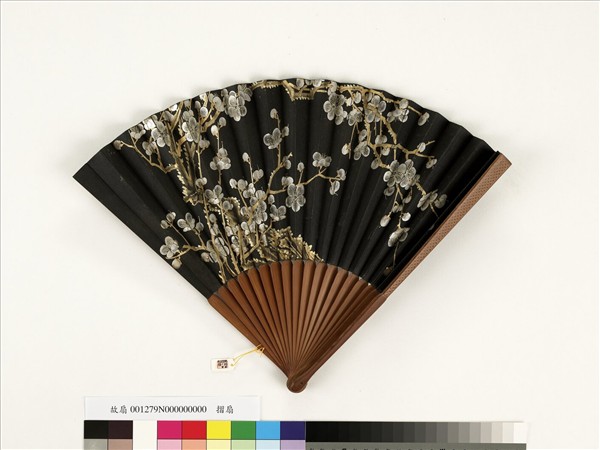 清人書乾隆御製新正樂壽堂畫花卉　成扇　清人書乾隆御製新正樂壽堂