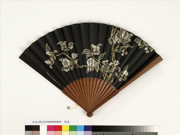 清永琰書乾隆御製題樂壽堂汪承霈畫花卉　成扇　永琰書乾隆御製題樂壽堂