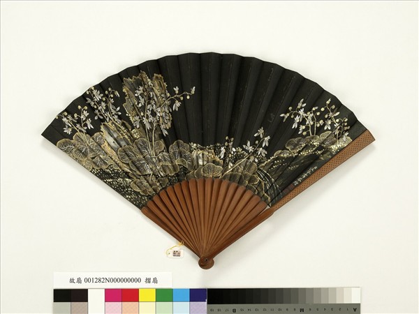 清永琰書乾隆御製題樂壽堂汪承霈畫花卉　成扇　永琰書乾隆御製題樂壽堂