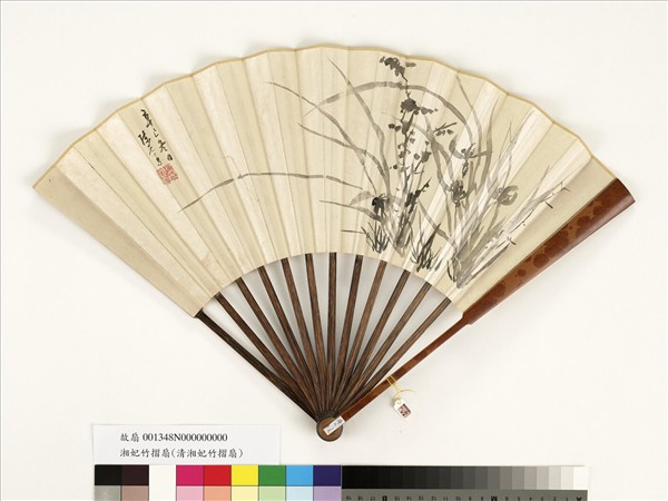 明陳元素畫蘭花　成扇