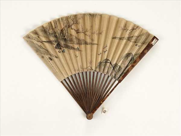 明張寅畫柳燕桃花　成扇