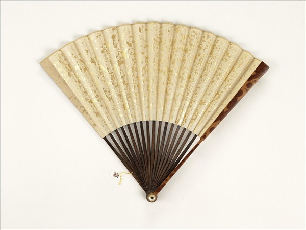 明張寅畫柳燕桃花　成扇