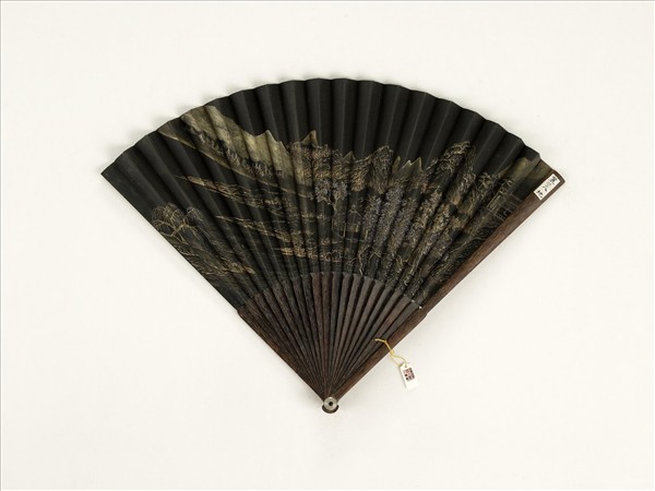 清劉統勳書乾隆御製雨詩清人畫山水　成扇　清劉統勳書乾隆御製雨詩