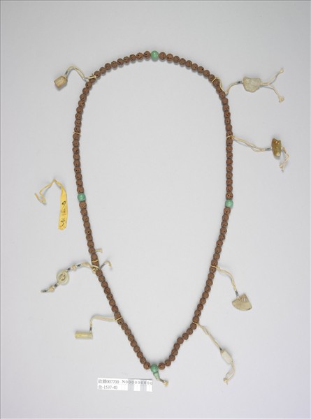 桃核雕人物紋朝珠