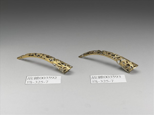 鍍金鏤空蘭花紋指甲套