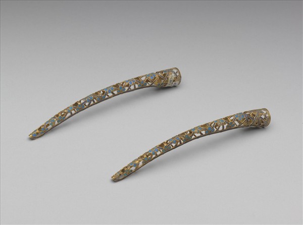 鏤空點翠冰梅紋指甲套