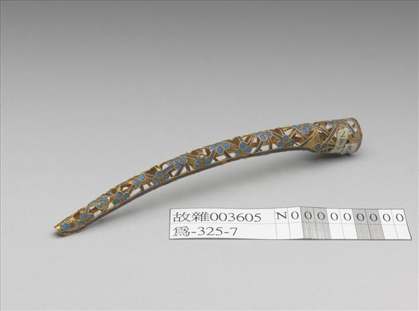 鏤空點翠冰梅紋指甲套