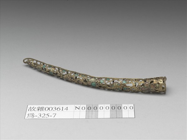 銀鍍金鏤空琺瑯彩梅紋指甲套