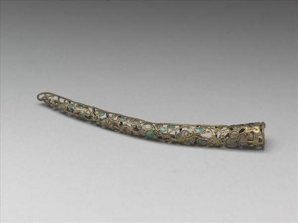 銀鍍金鏤空琺瑯彩梅紋指甲套