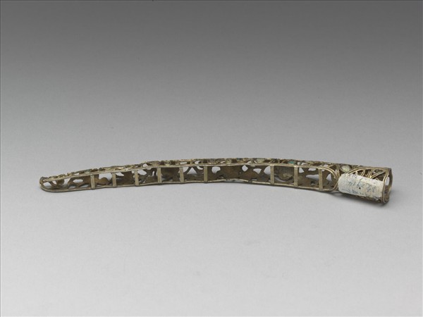 銀鍍金鏤空琺瑯彩梅紋指甲套