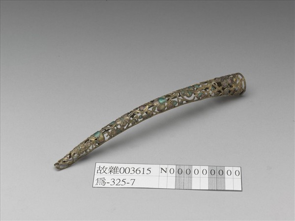 銀鍍金鏤空琺瑯彩梅紋指甲套