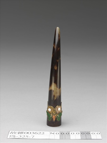 玳瑁嵌珠寶花蝶指甲套