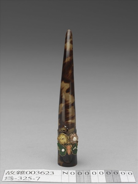 玳瑁嵌珠寶花蝶指甲套