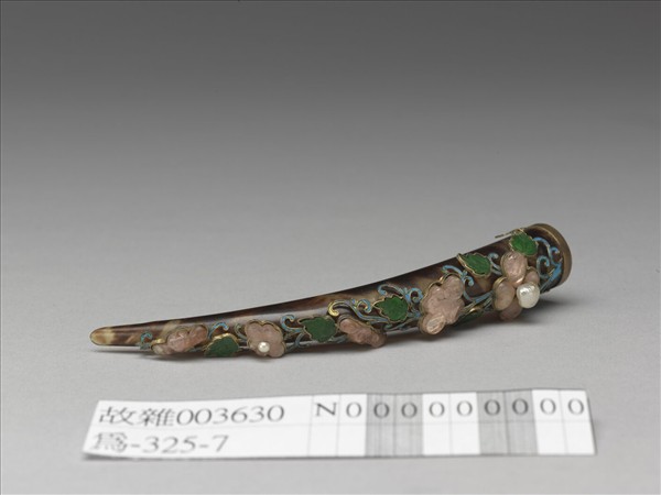 玳瑁嵌珠寶花卉指甲套