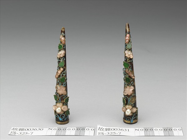 玳瑁嵌珠寶花卉指甲套