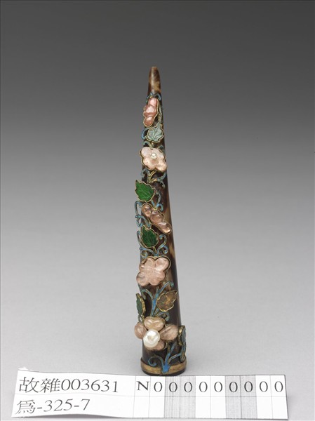 玳瑁嵌珠寶花卉指甲套