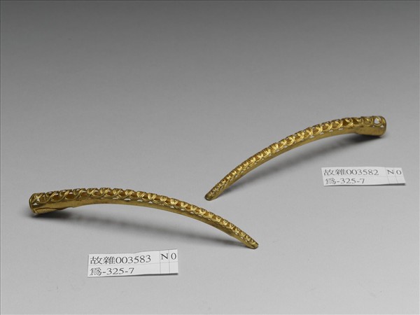 金鏤空連環紋指甲套