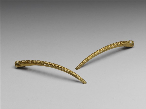 金鏤空連環紋指甲套