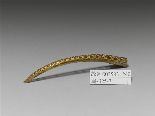 金鏤空連環紋指甲套