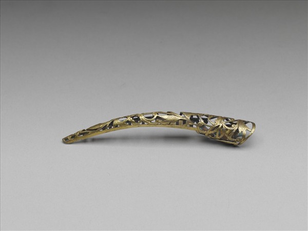 鍍金鏤空菊花紋指甲套