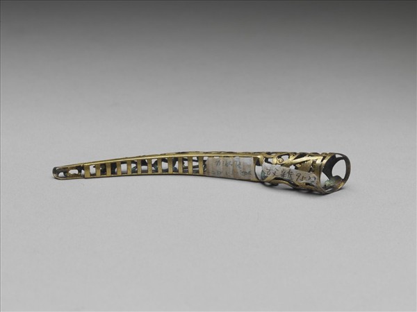 鍍金鏤空菊花紋指甲套