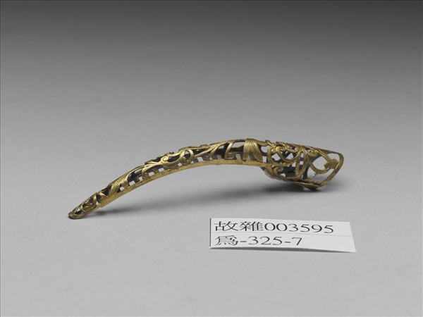 鍍金鏤空菊花紋指甲套