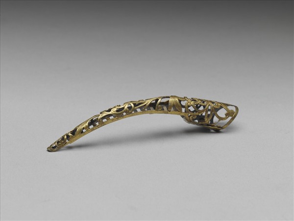 鍍金鏤空菊花紋指甲套