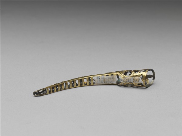 鍍金鏤空菊花紋指甲套