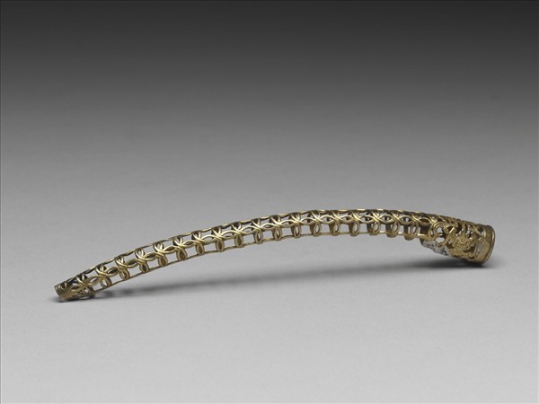 鍍金鏤空錢紋壽字指甲套