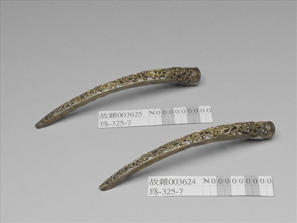 銀鍍金鏤空梅花指甲套