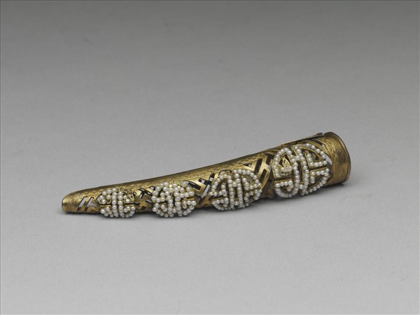 銅鍍金嵌米珠團壽鏤空指甲套