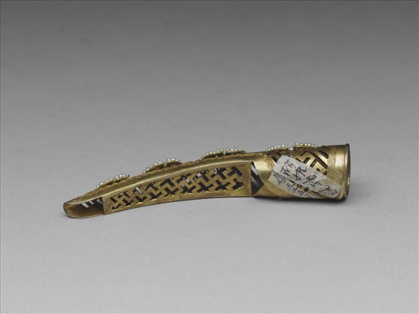 銅鍍金嵌米珠團壽鏤空指甲套