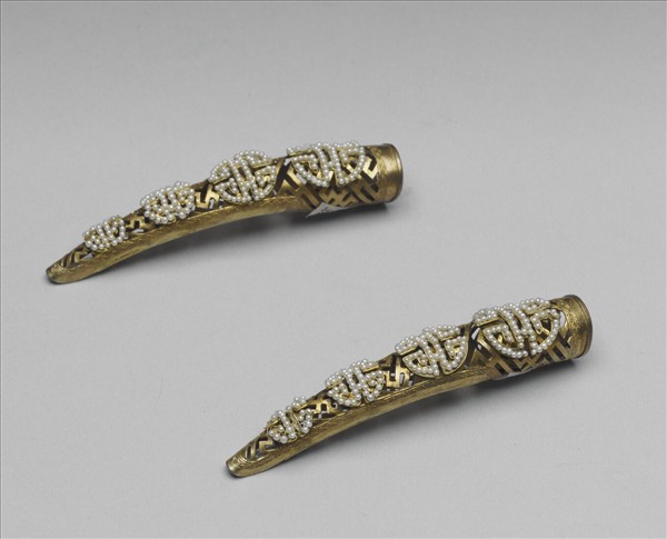 銅鍍金嵌米珠團壽鏤空指甲套