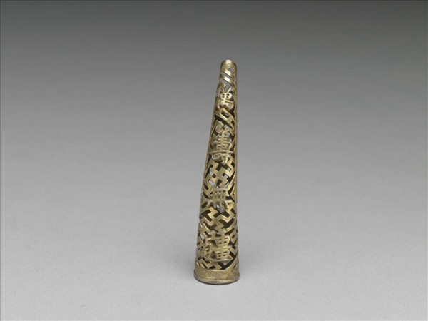 銅鍍金鏤空萬壽無疆指甲套