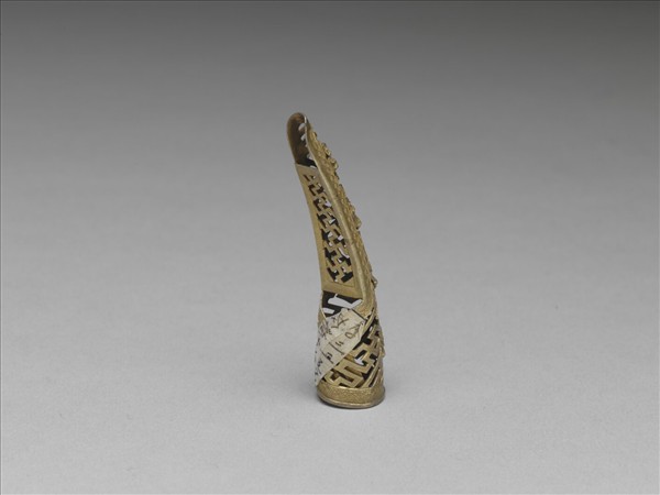 銅鍍金鏤空萬壽無疆指甲套